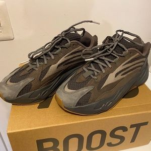 Yeezy Boost 700 V2 Mens Shoes